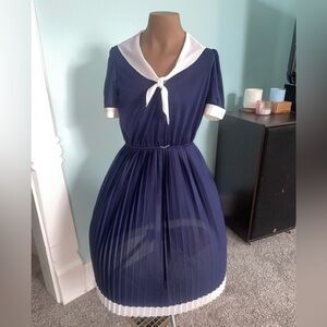 Women’s 70’s vintage ILGWU Union made navy blue dress fits‎ like a medium